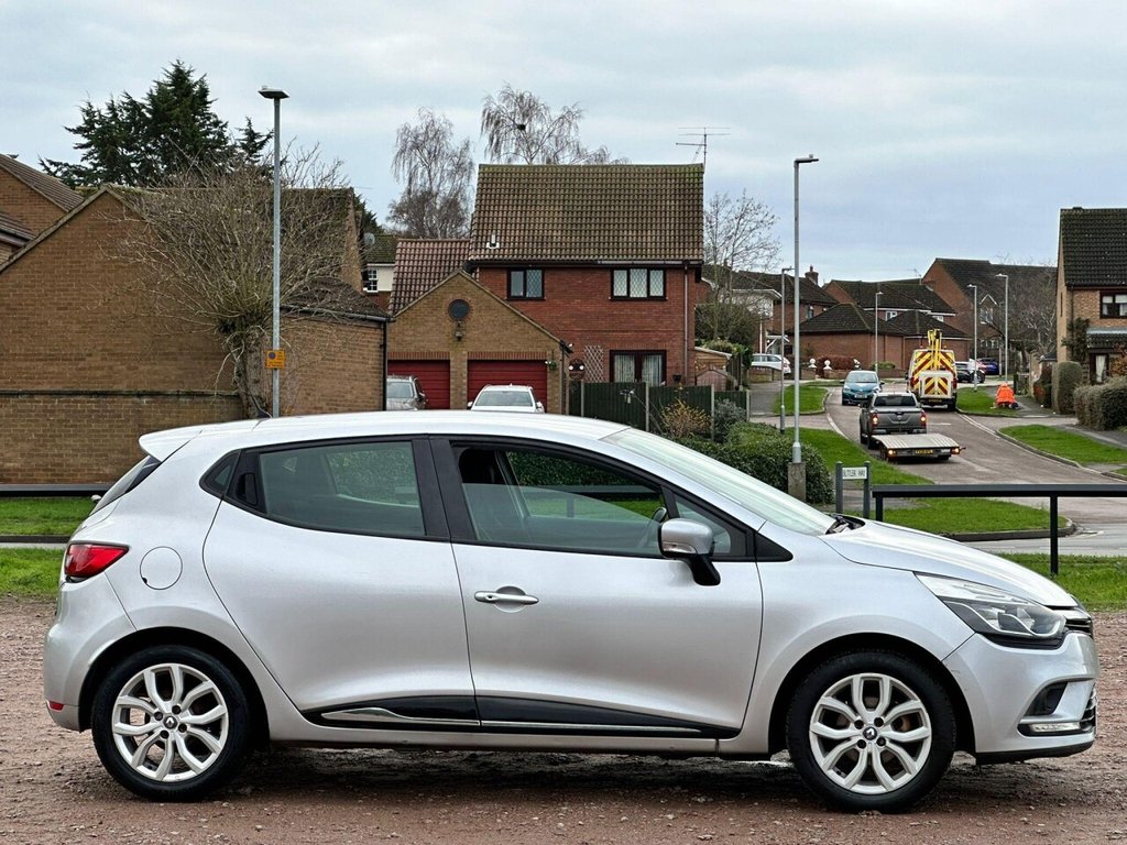 Used Renault Clio 2017 for sale - 76888591: Photo 12