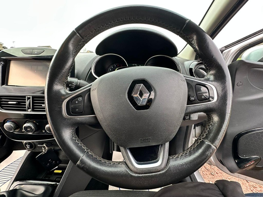 Used Renault Clio 2017 for sale - 76888591: Photo 32
