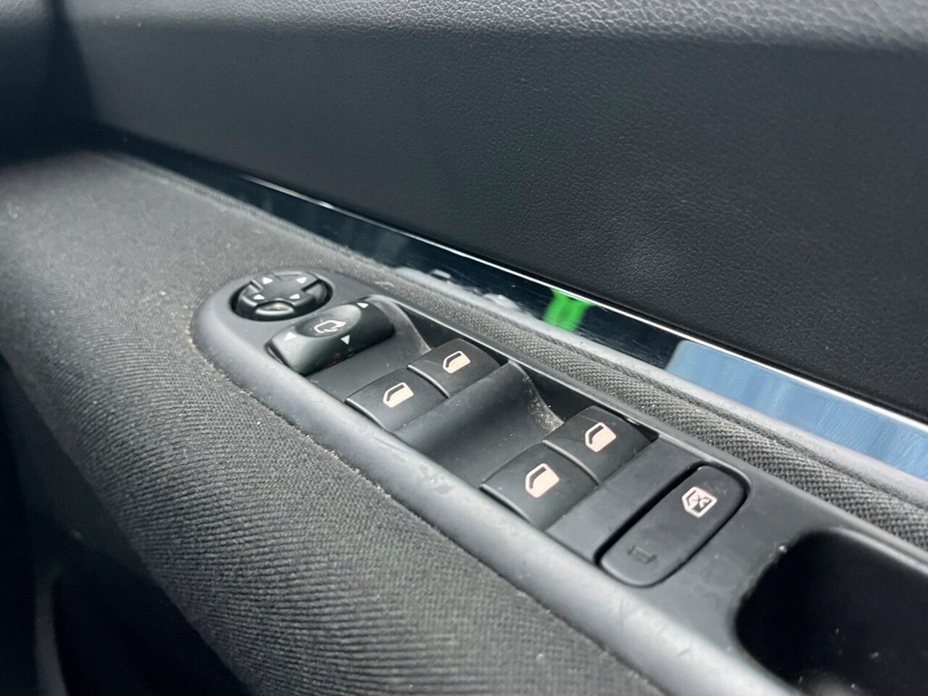 Used Peugeot 5008 2017 for sale - 78049598: Photo 32