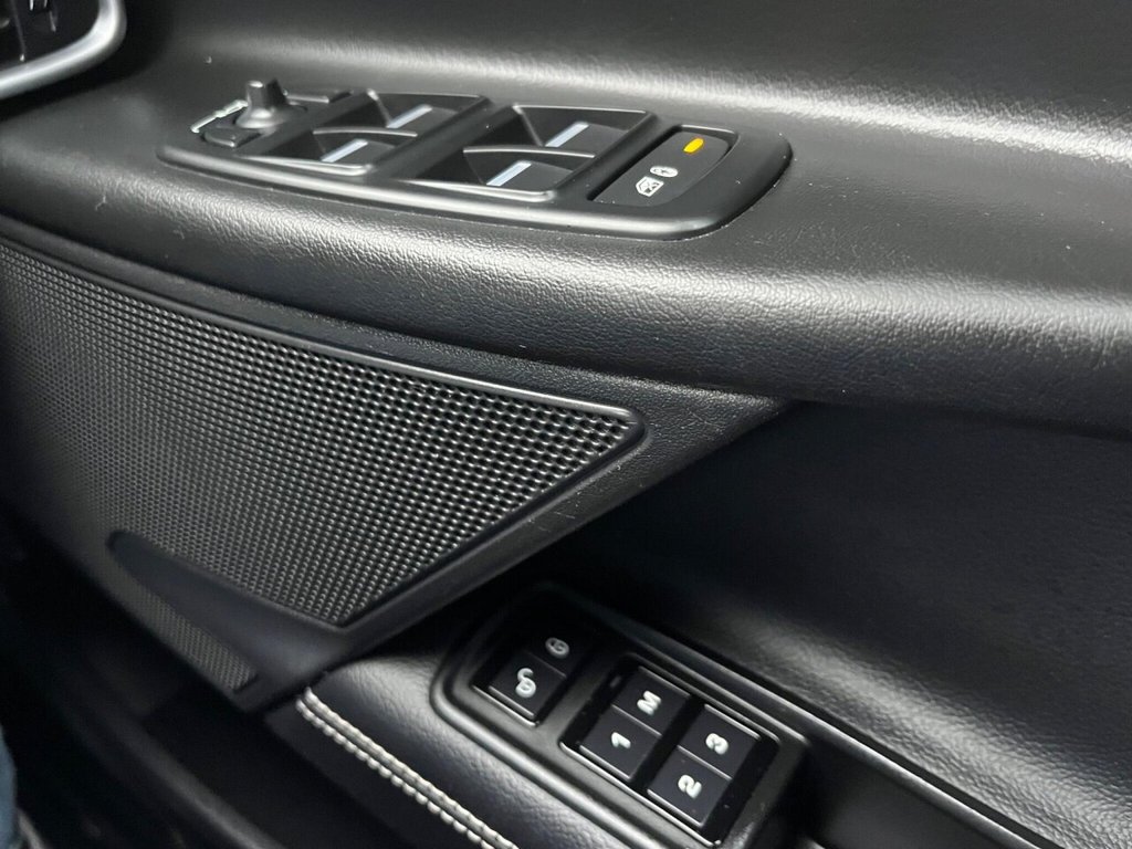 Used Jaguar XE 2017 for sale - 76261374: Photo 17