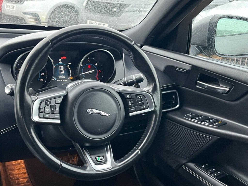 Used Jaguar XE 2017 for sale - 76261374: Photo 26