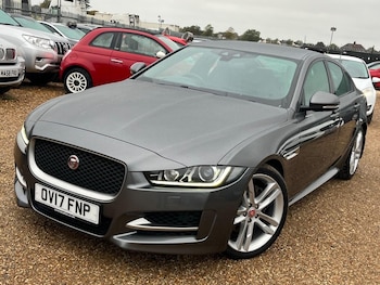 Used Jaguar XE 2017 for sale - 76261374: Photo 2