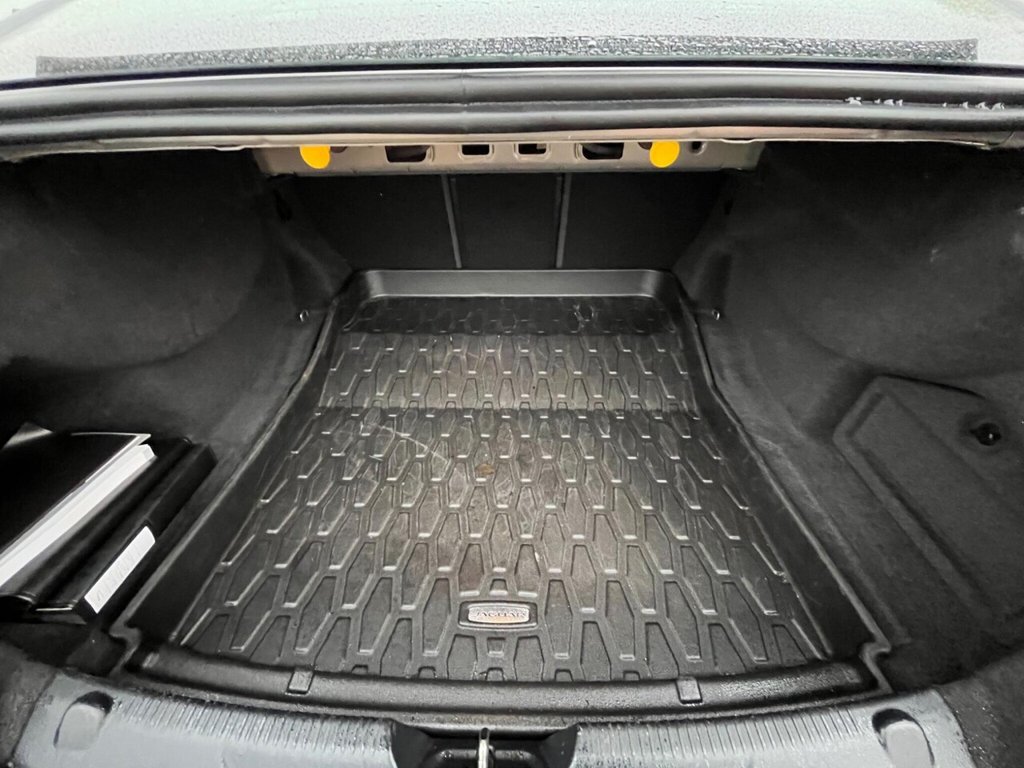 Used Jaguar XE 2017 for sale - 76261374: Photo 30