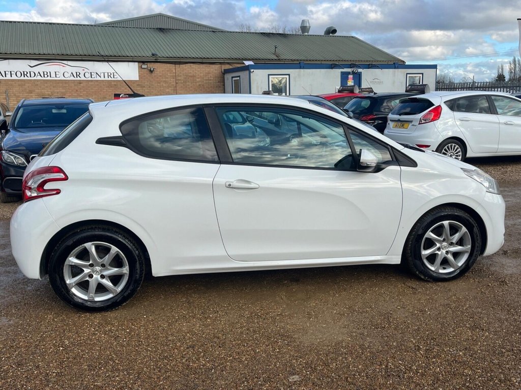 Used Peugeot 208 2014 for sale - 77263188: Photo 47