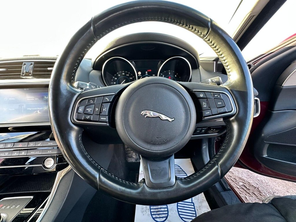 Used Jaguar XE 2016 for sale - 76768735: Photo 3