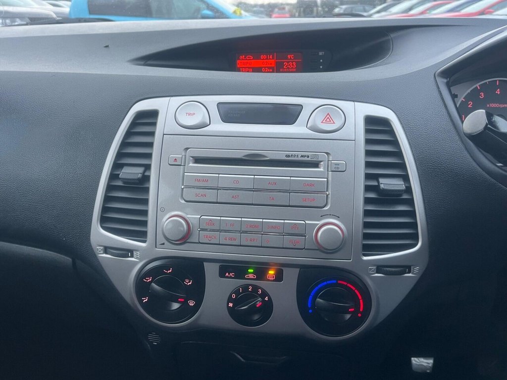 Used Hyundai i20 2010 for sale - 77470486: Photo 8