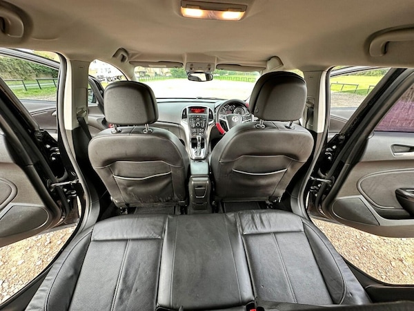 Used Vauxhall Astra 2010 for sale - 76223839: Photo 21