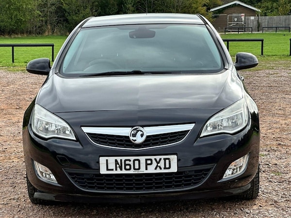 Used Vauxhall Astra 2010 for sale - 76223839: Photo 2