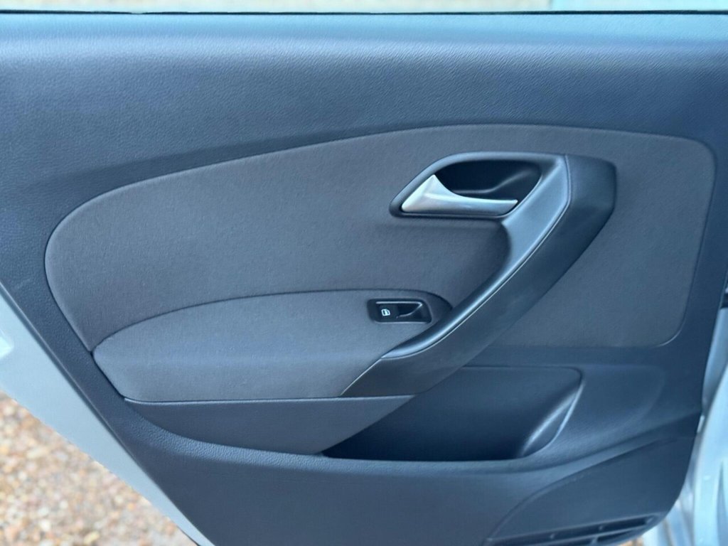 Used Volkswagen Polo 2010 for sale - 77161622: Photo 37