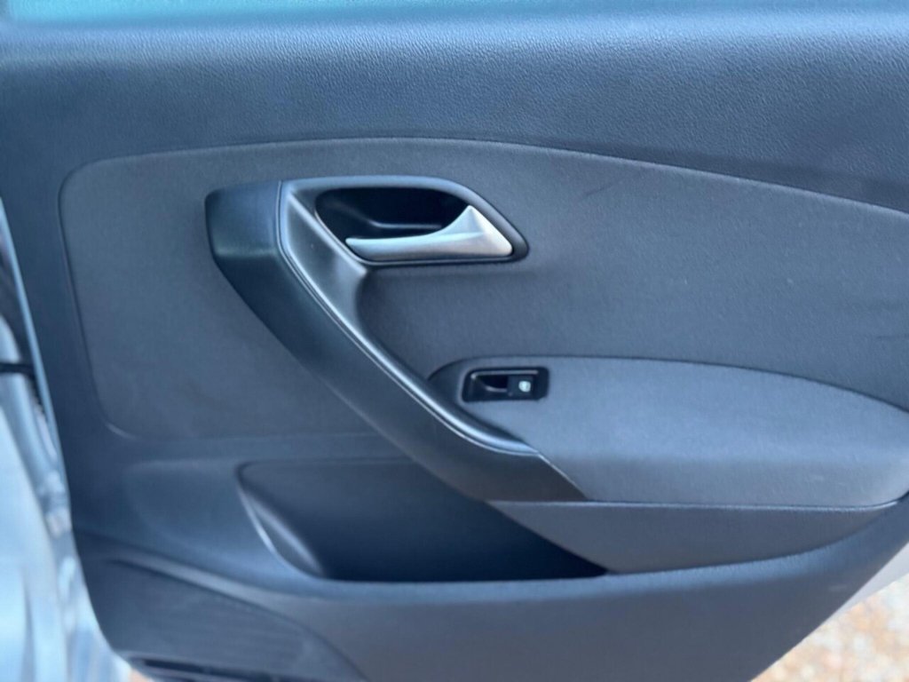 Used Volkswagen Polo 2010 for sale - 77161622: Photo 39