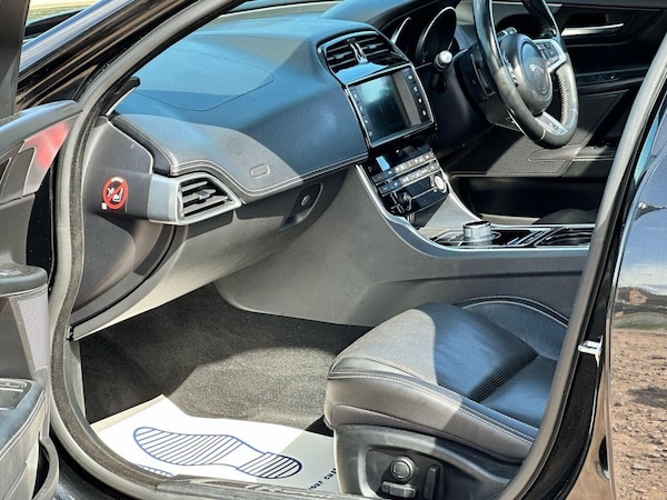 Used Jaguar XE 2015 for sale - 75548454: Photo 31