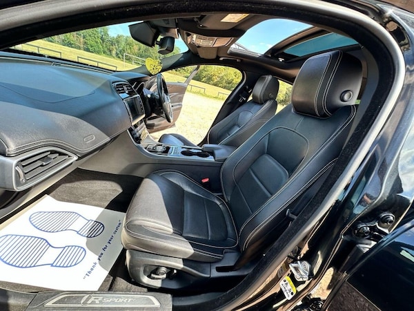 Used Jaguar XE 2015 for sale - 75548454: Photo 32