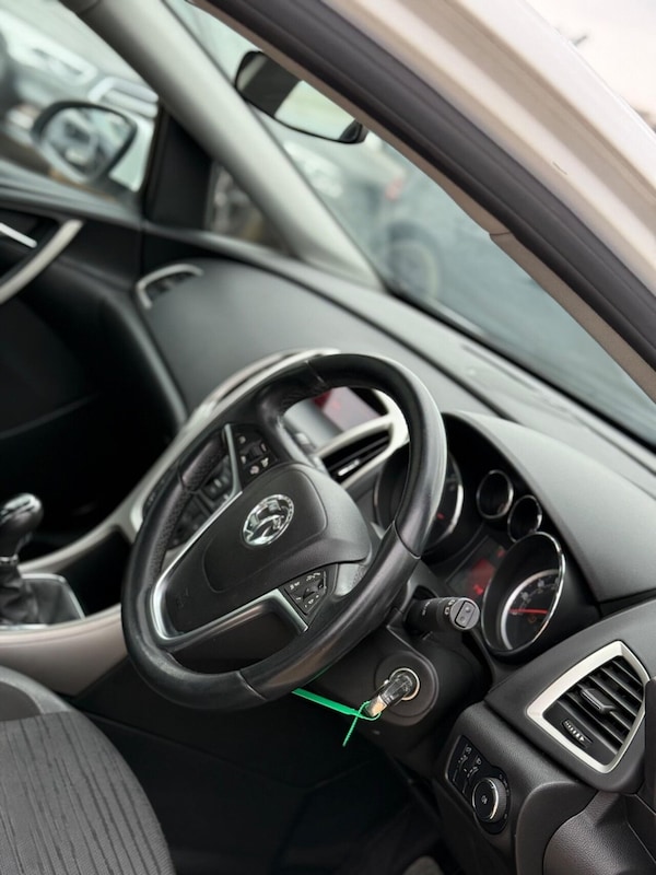 Used Vauxhall Astra 2014 for sale - 75542810: Photo 10