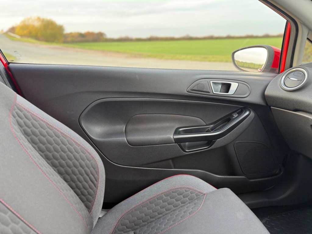 Used Ford Fiesta 2016 for sale - 76581980: Photo 34