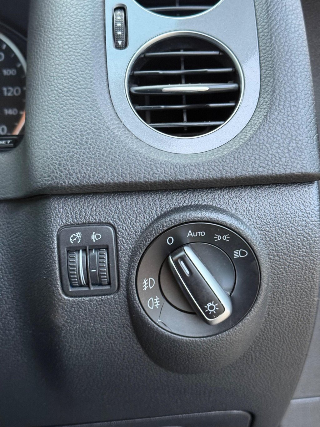 Used Volkswagen Tiguan 2015 for sale - 76582900: Photo 32