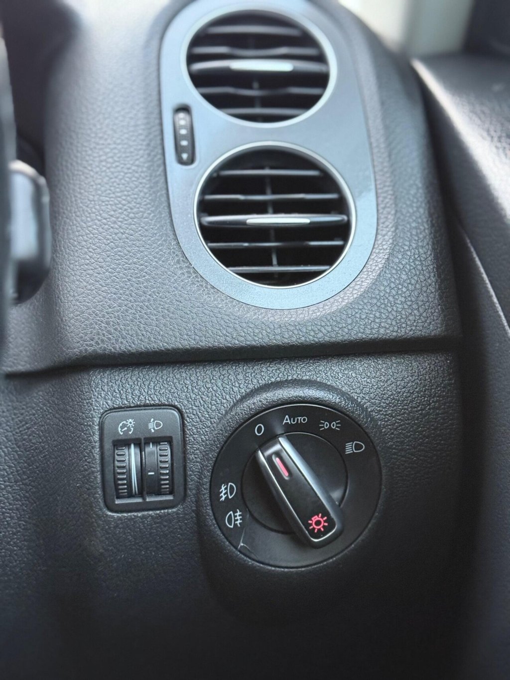 Used Volkswagen Tiguan 2015 for sale - 76582900: Photo 36