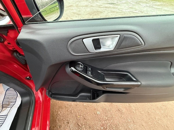 Used Ford Fiesta 2013 for sale - 76223304: Photo 17