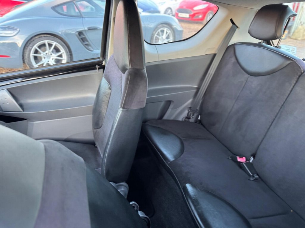 Used Toyota AYGO 2010 for sale - 77890941: Photo 21
