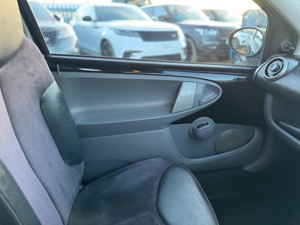 Used Toyota AYGO 2010 for sale - 77890941: Photo 26