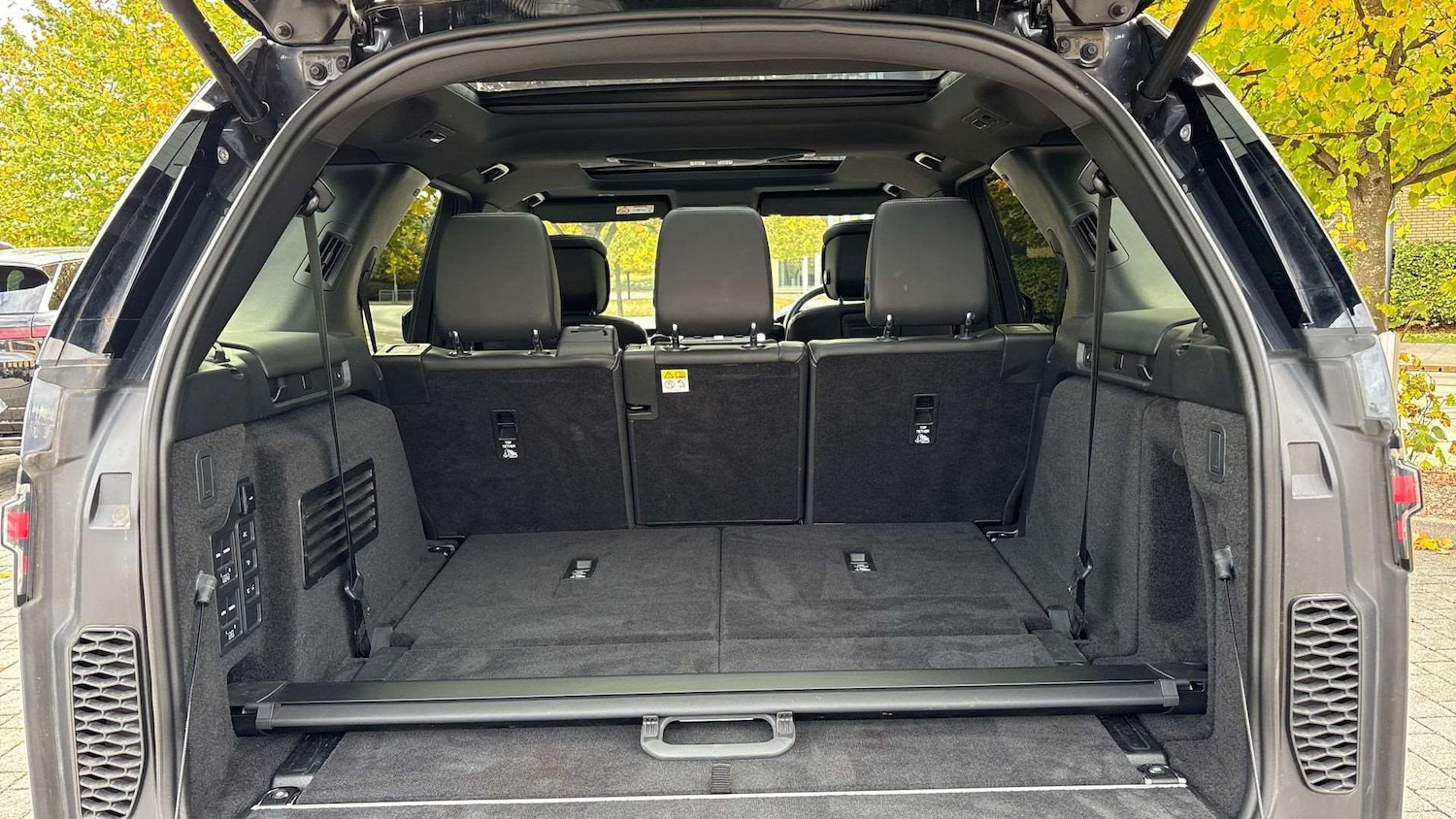 Used Land Rover Discovery 2023 for sale - 76141520: Photo 10