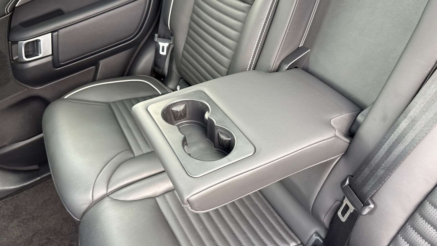 Used Land Rover Discovery 2023 for sale - 76141520: Photo 33