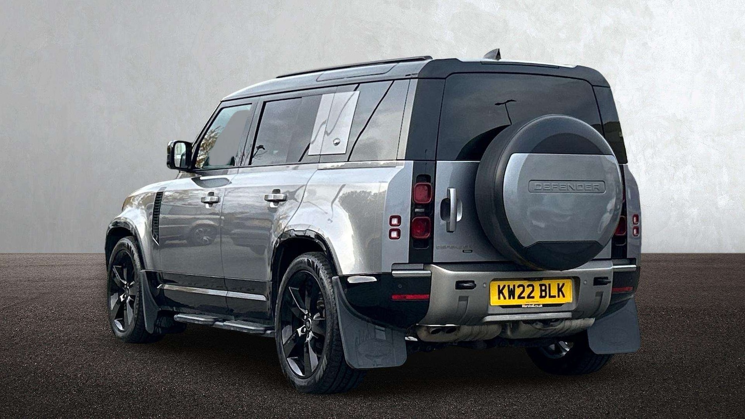 Used Land Rover Defender 2022 for sale - 77068548: Photo 2