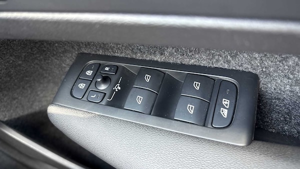 Used Volvo XC40 for sale - 75217755: Photo 25