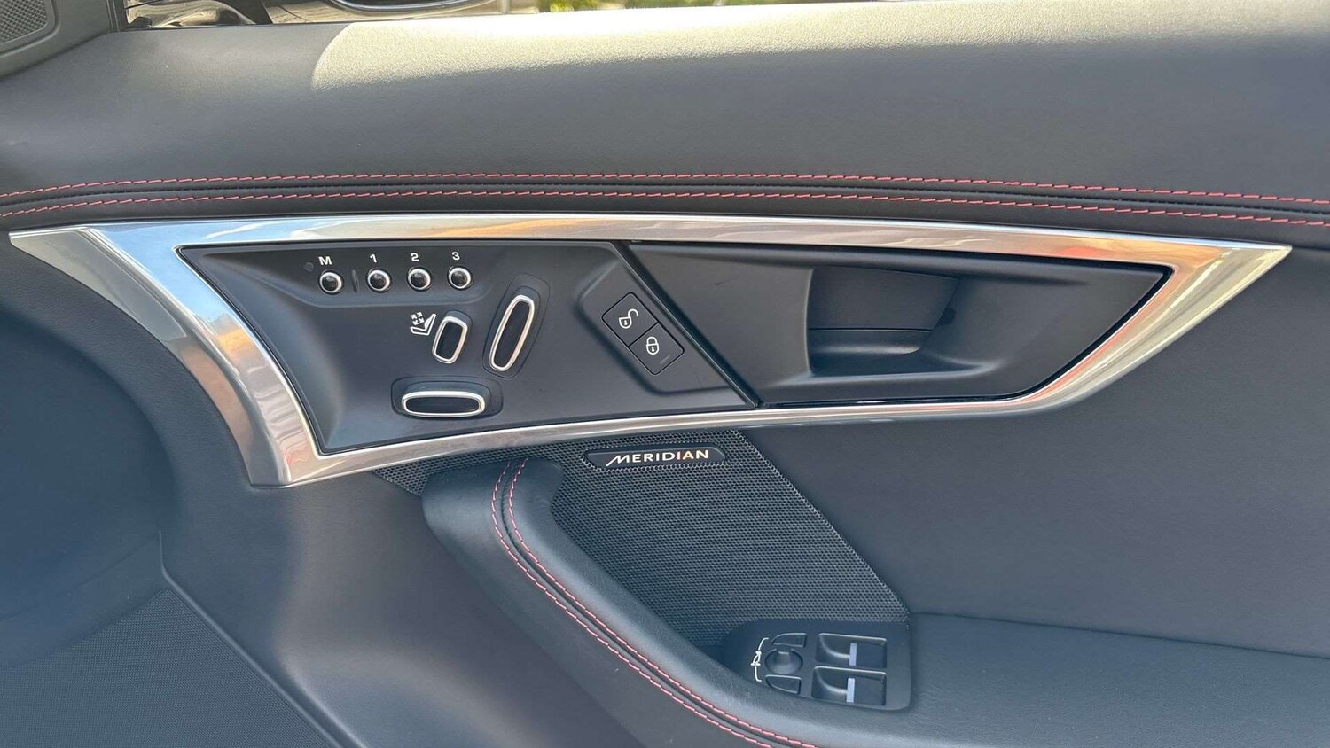 Used Jaguar F-Type 2019 for sale - 75845913: Photo 32