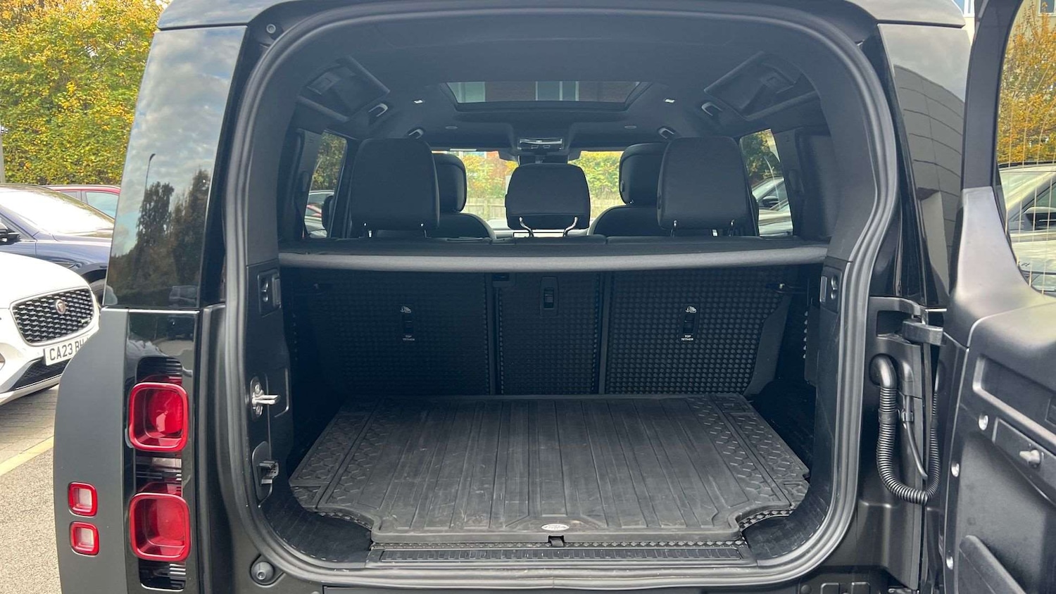 Used Land Rover Defender 2024 for sale - 78052535: Photo 10