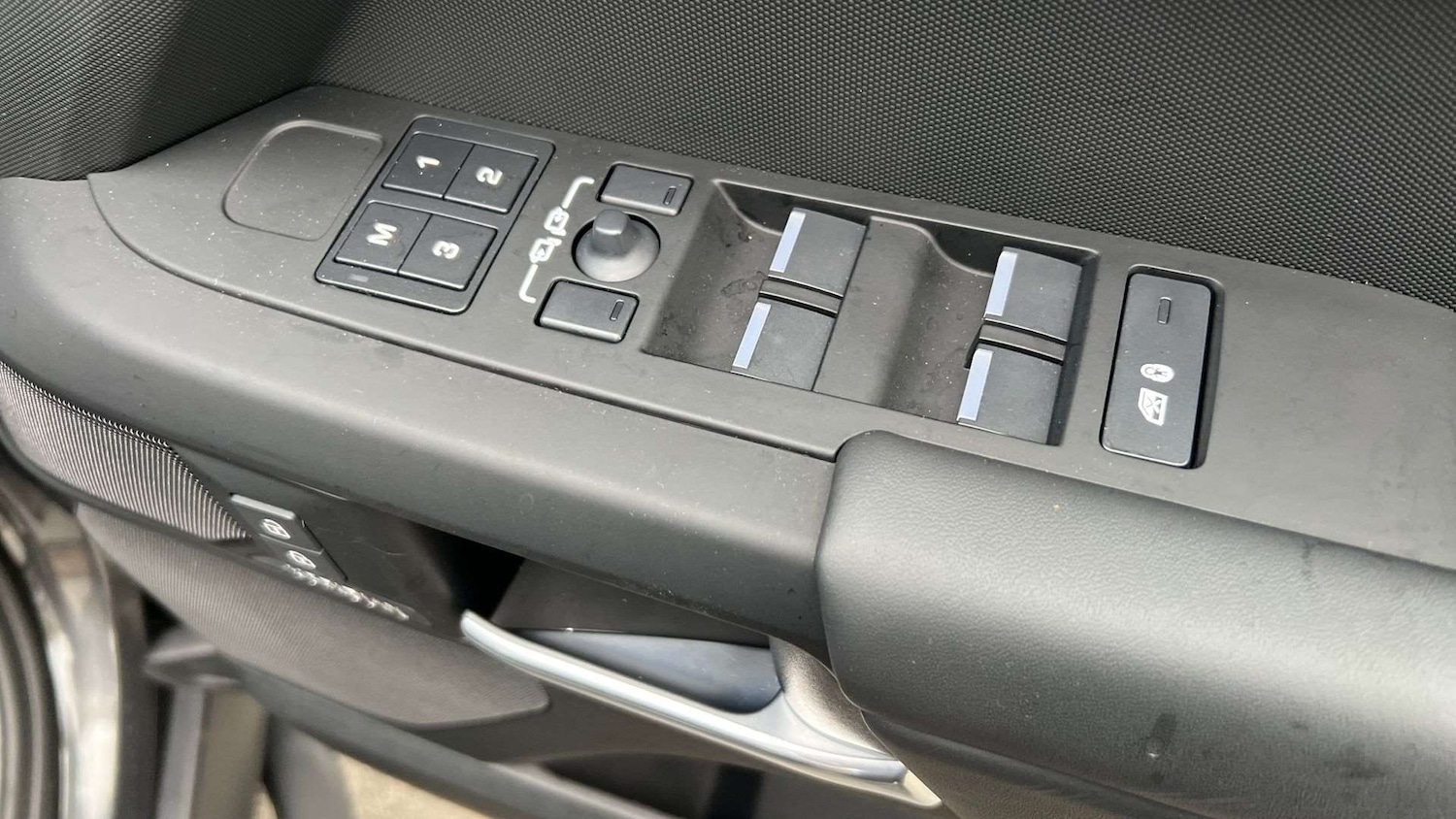 Used Land Rover Defender 2024 for sale - 78052535: Photo 30