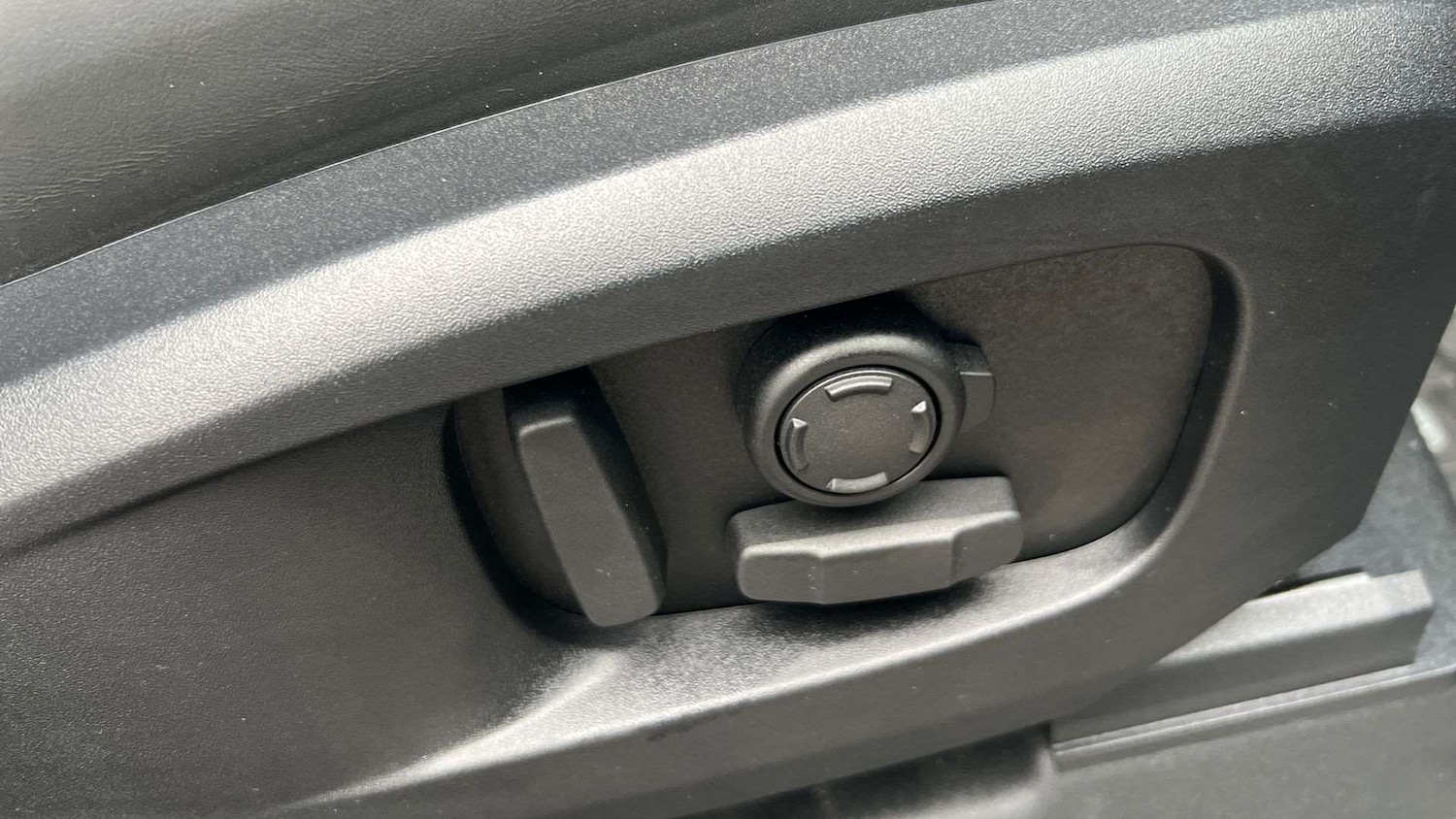 Used Land Rover Defender 2024 for sale - 78052535: Photo 31