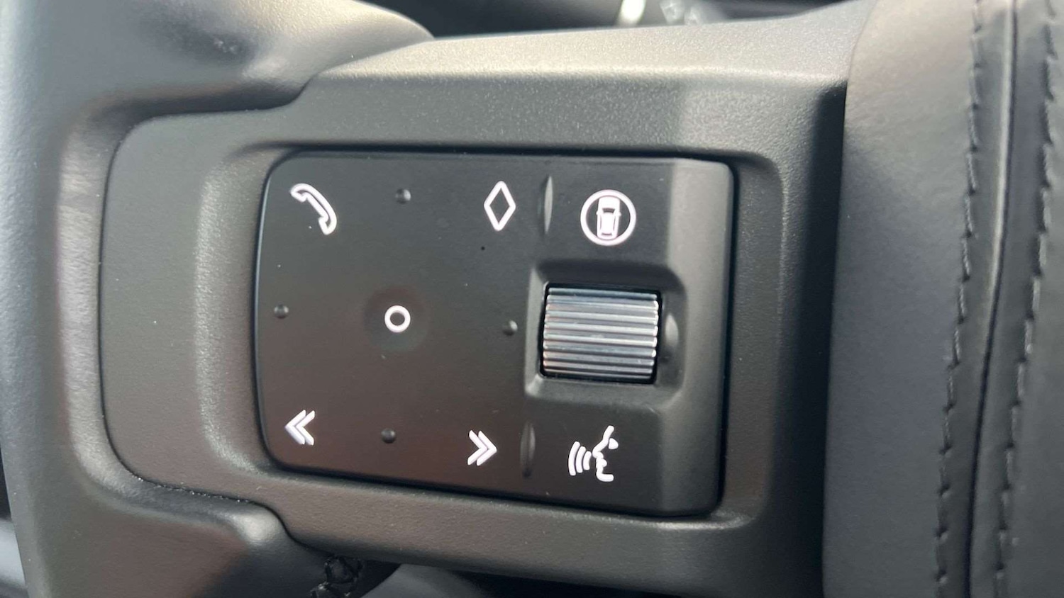 Used Land Rover Defender 2024 for sale - 78052535: Photo 33