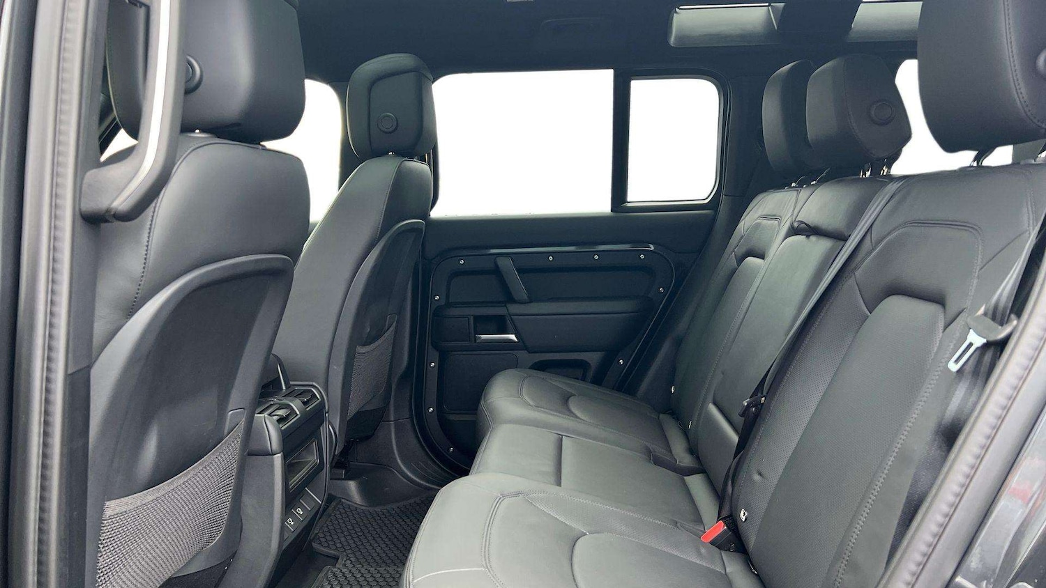 Used Land Rover Defender 2024 for sale - 78052535: Photo 4