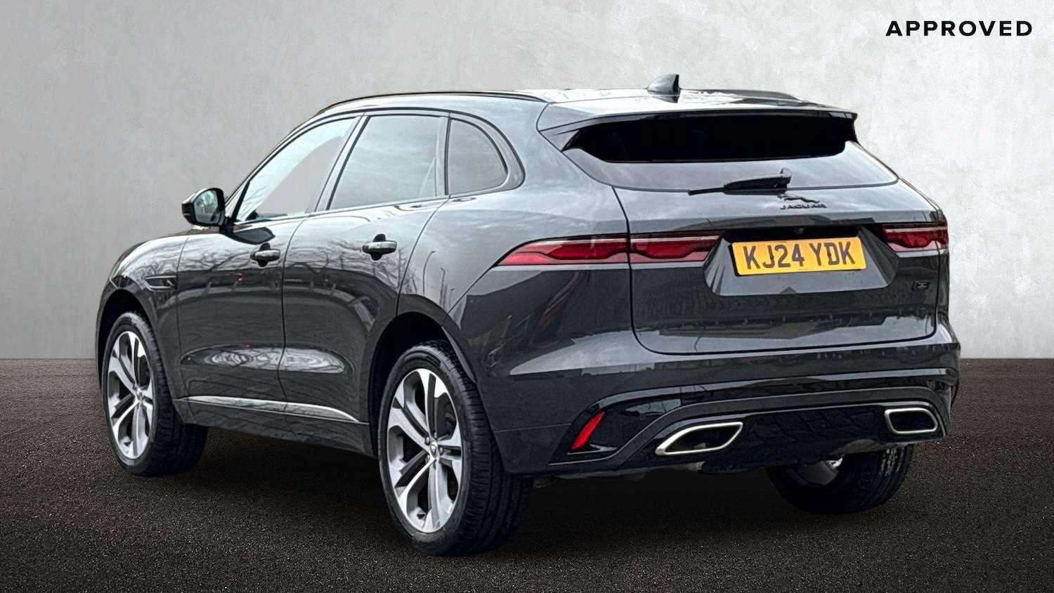 Used Jaguar F-Pace 2024 for sale - 76842798: Photo 2