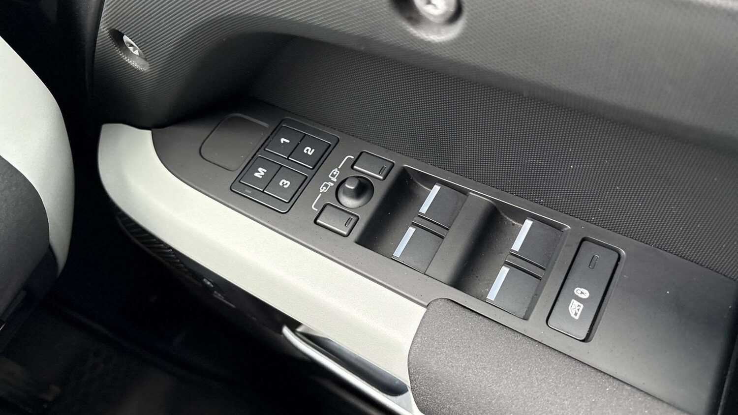 Used Land Rover Defender 2022 for sale - 77397835: Photo 25