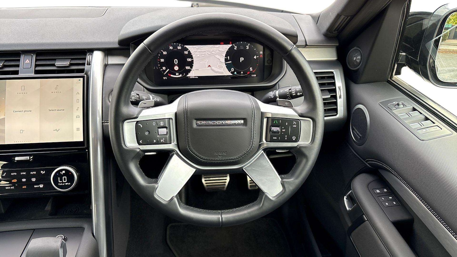 Used Land Rover Discovery 2024 for sale - 76100637: Photo 15