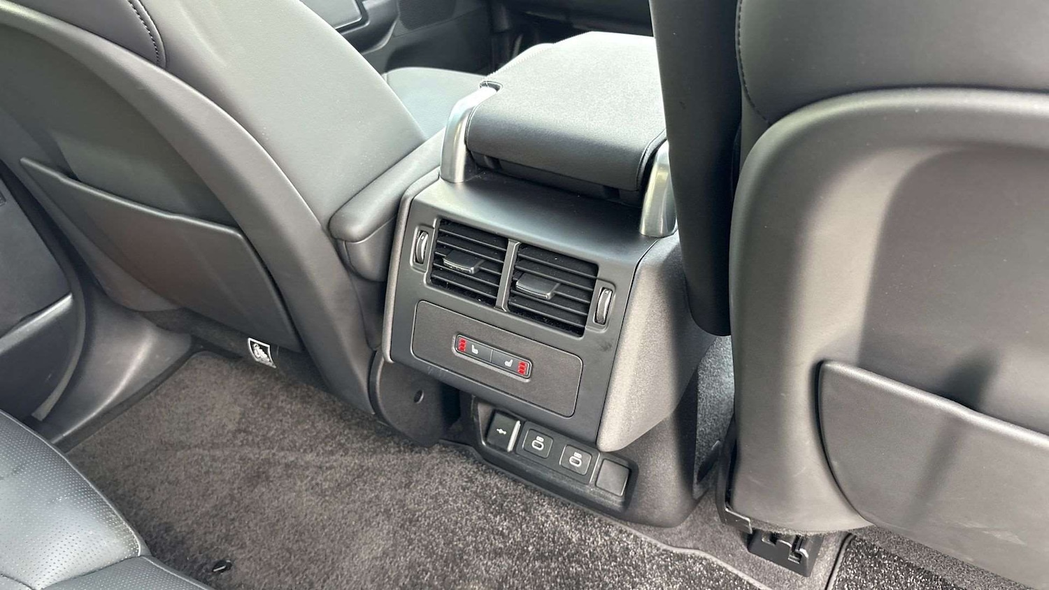 Used Land Rover Discovery 2024 for sale - 76100637: Photo 18