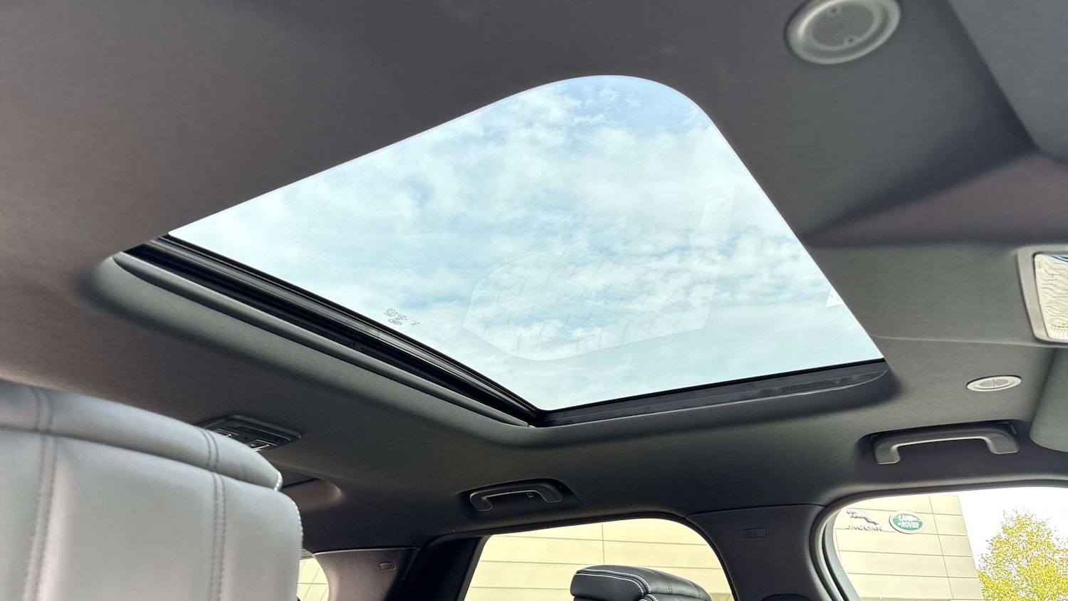 Used Land Rover Discovery 2024 for sale - 76100637: Photo 21