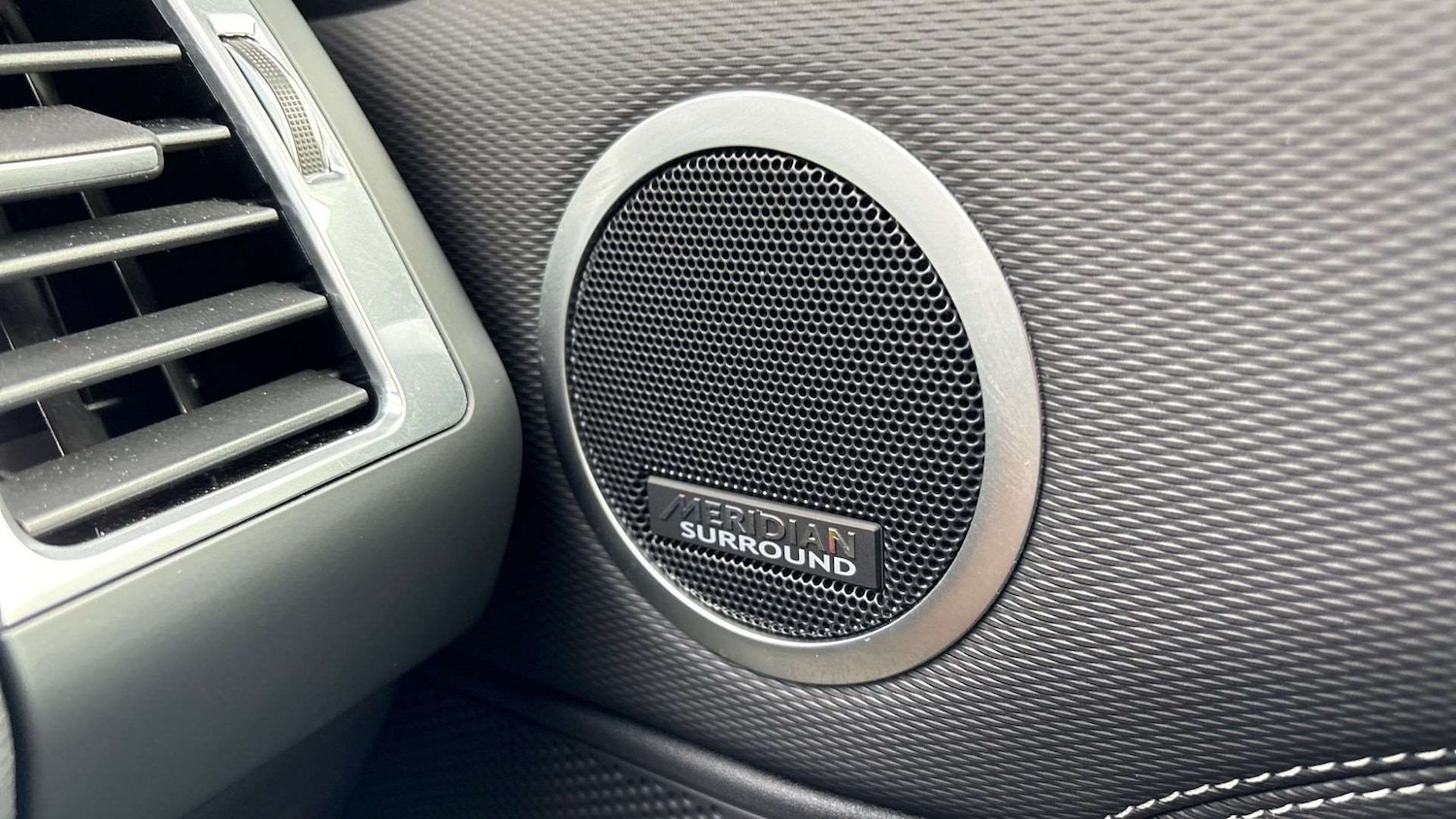 Used Land Rover Discovery 2024 for sale - 76100637: Photo 24