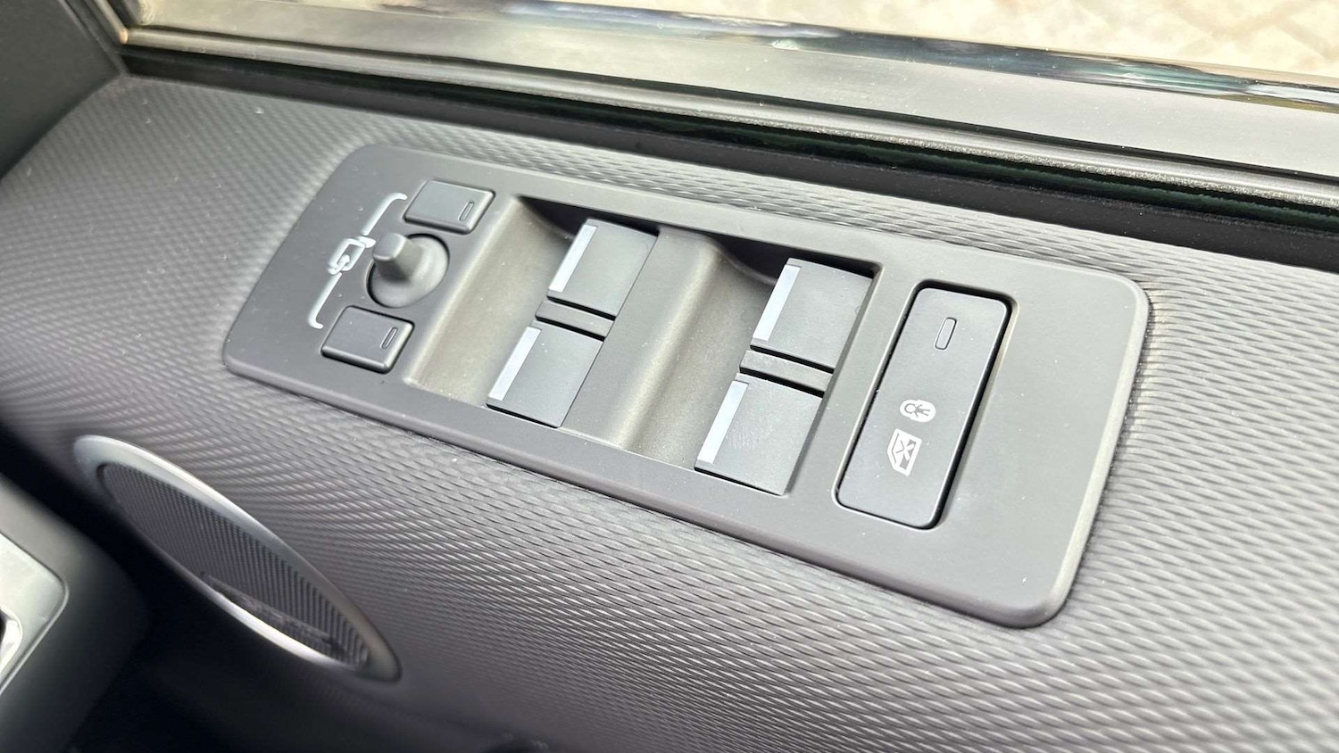 Used Land Rover Discovery 2024 for sale - 76100637: Photo 25