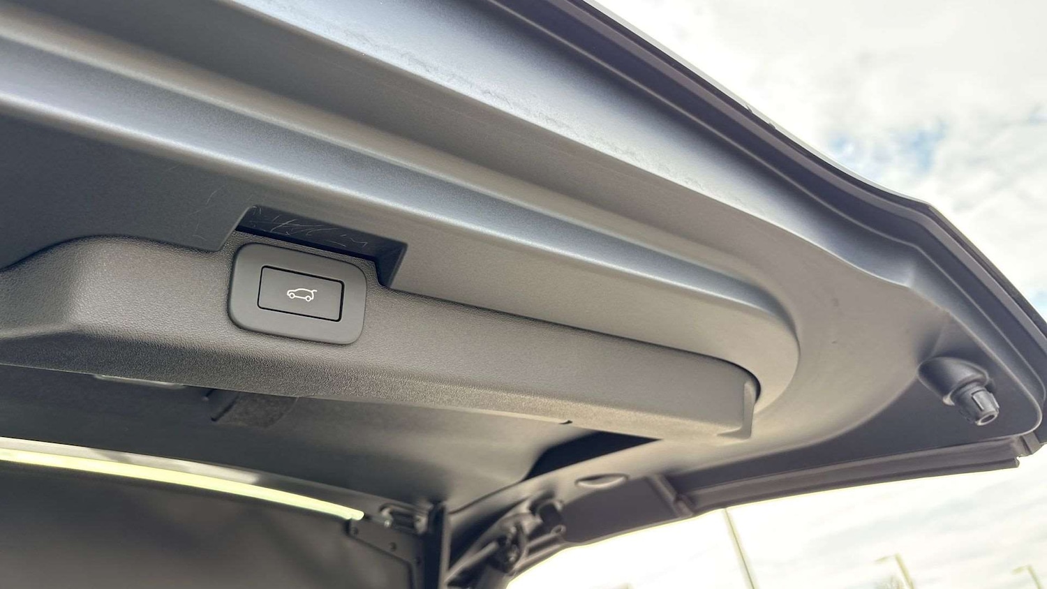 Used Land Rover Discovery 2024 for sale - 76100637: Photo 30