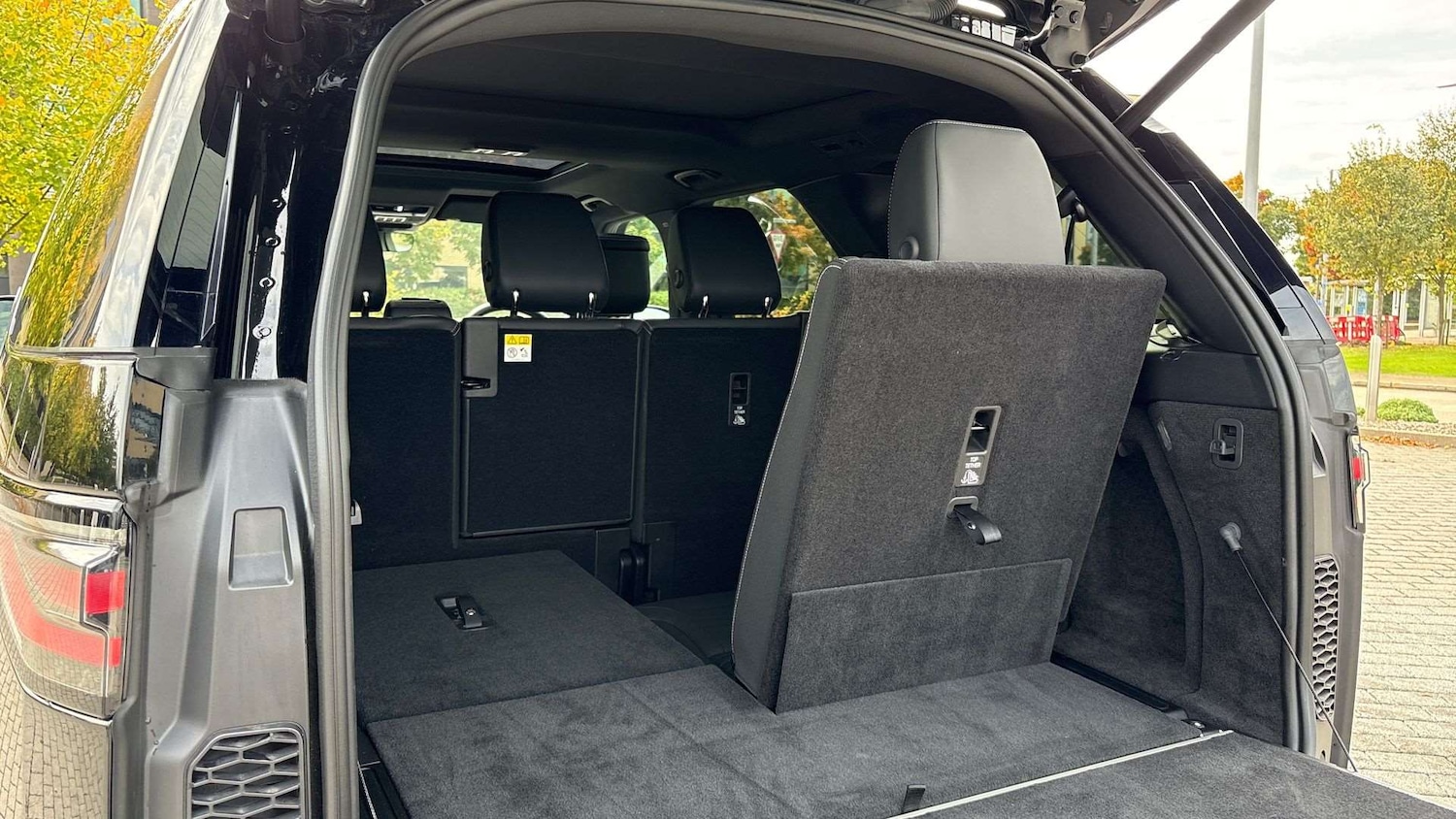 Used Land Rover Discovery 2024 for sale - 76100637: Photo 32