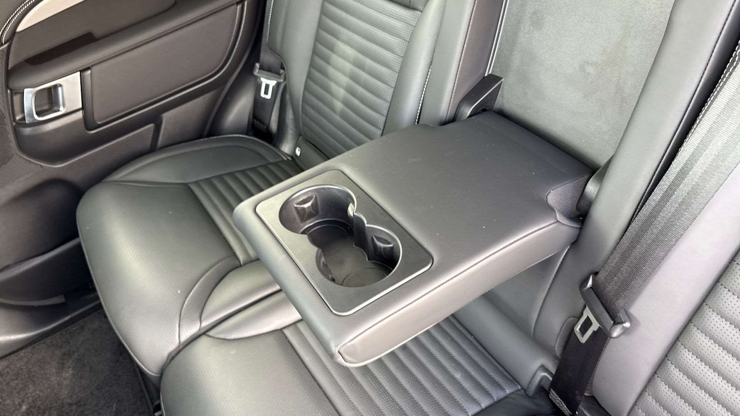 Used Land Rover Discovery 2024 for sale - 76100637: Photo 35