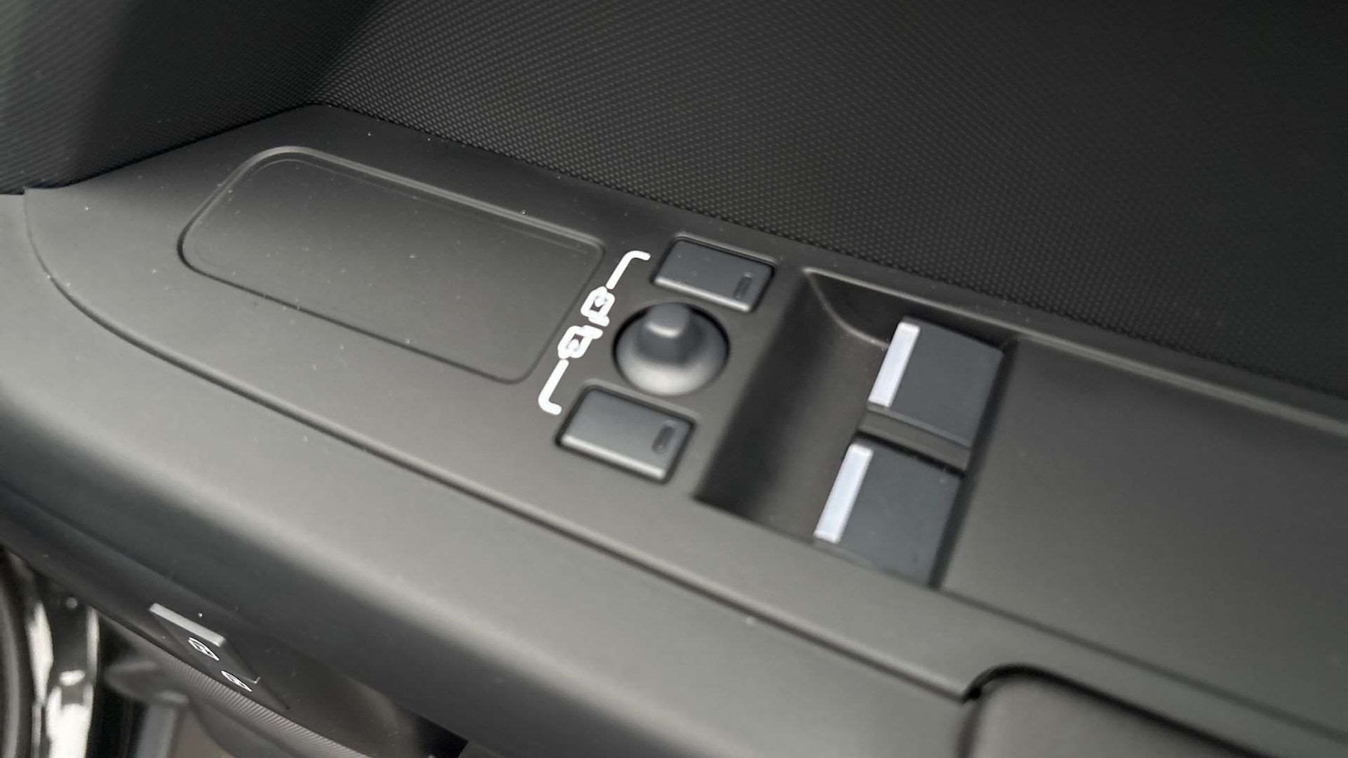 Used Land Rover Defender 110 2025 for sale - 77257183: Photo 25