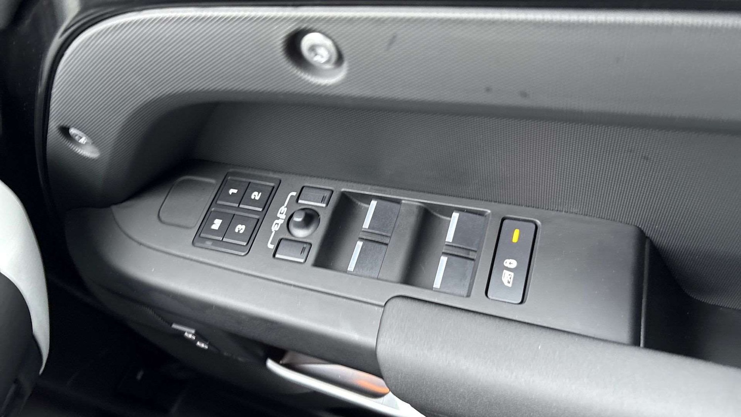 Used Land Rover Defender 2025 for sale - 76488142: Photo 25