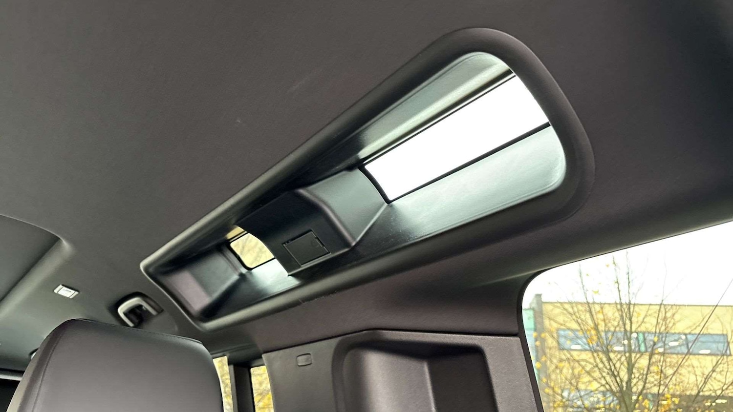 Used Land Rover Defender 2025 for sale - 76488142: Photo 32