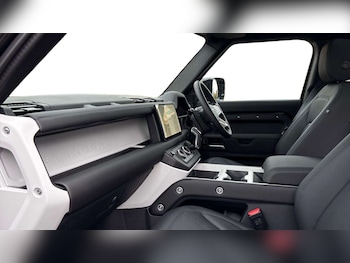 Used Land Rover Defender 2025 for sale - 76488142: Photo