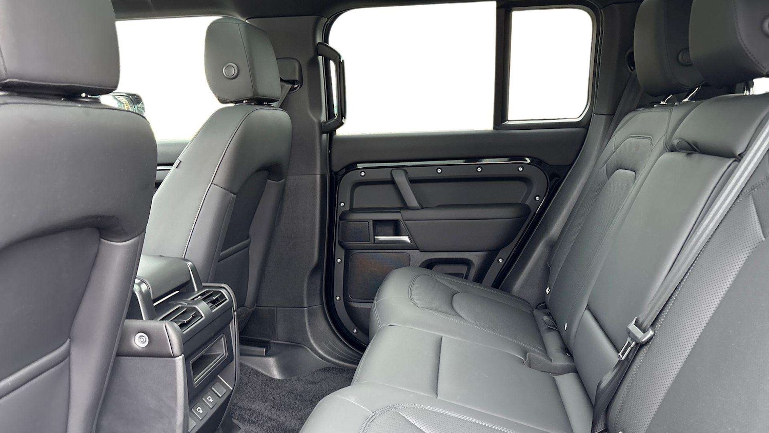 Used Land Rover Defender 2025 for sale - 76488142: Photo 4