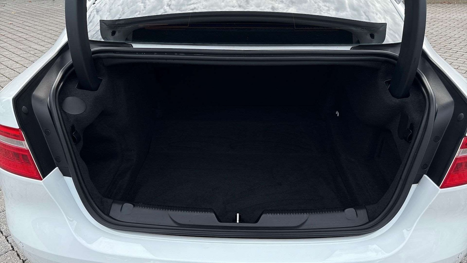 Used Jaguar XE for sale - 76100623: Photo 10