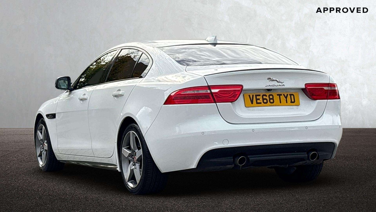 Used Jaguar XE for sale - 76100623: Photo 2
